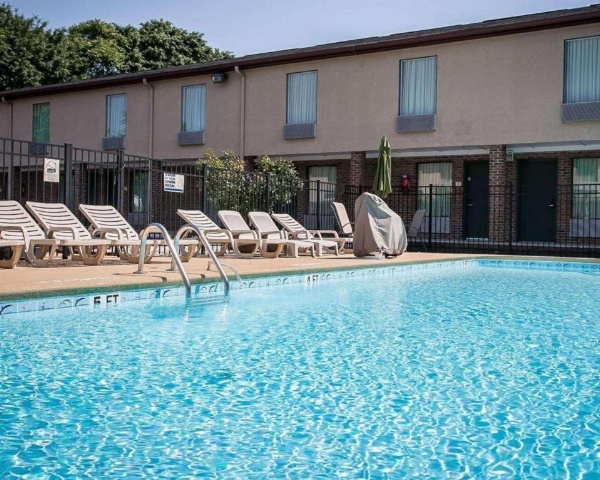 Quality Inn image 3