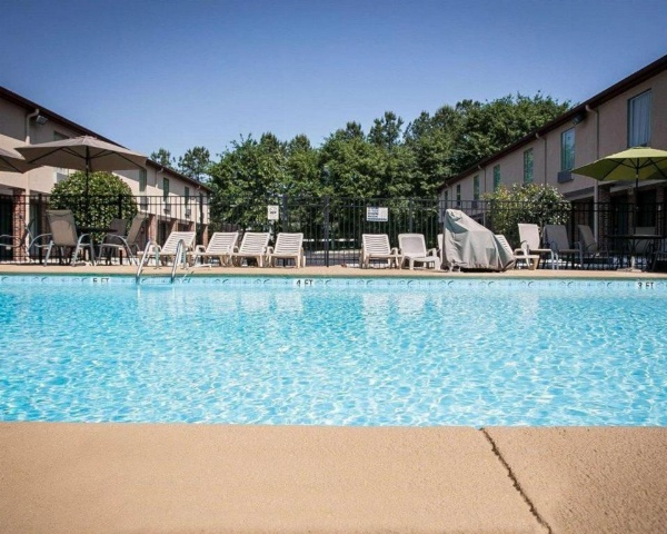 Quality Inn image 4